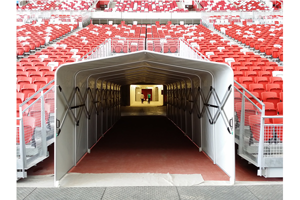 足球场地通道(图1) 足球场地通道(图1)